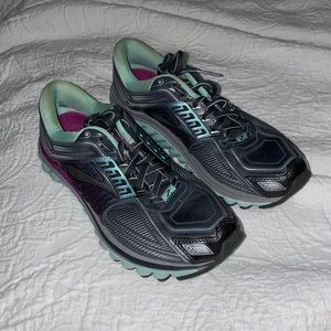 Brooks Tennis shoes size 7